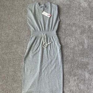 CALIA by Carrie Underwood Gray Sleeveless Dress